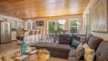 Huis, meerdere bedden, patio, uitzicht op tuin (Red Elephant Retreat) | Woonruimte
