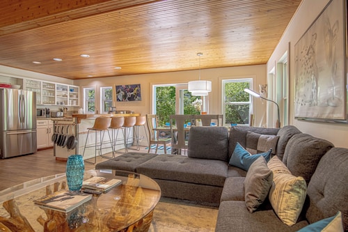 Red Elephant 4BR - Fire Pit - River & Downtown