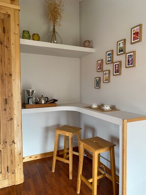 Interior - “Domaine De La Pause” Guest Room with Mountain View, Private Pool and Wi-Fi (Pessat-Villeneuve)