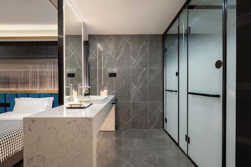 Classic Twin Room, City View | Bathroom