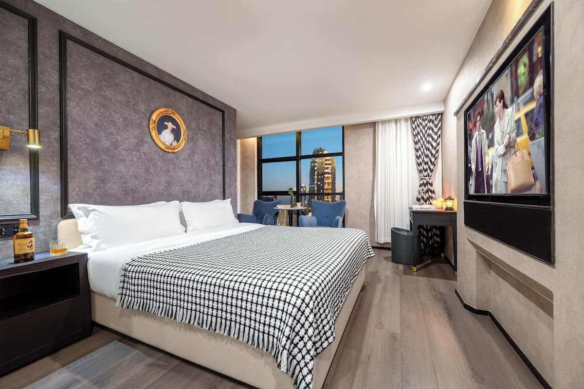 Classic Double Room, City View | Desk, laptop workspace, blackout drapes, soundproofing