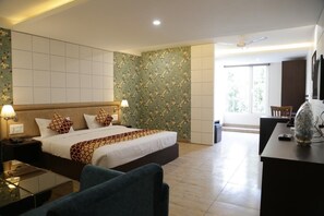 Kamar Mewah | Seprai katun Mesir, seprai premium, busa memori, dan meja kerja