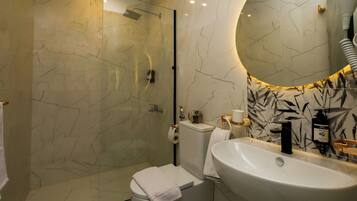 Dusche, Regendusche, Designer-Toilettenartikel, Haartrockner