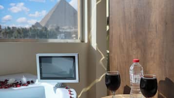 Habitación básica, no fumadores, vistas a la ciudad | Sábanas de algodón egipcio y ropa de cama de alta calidad