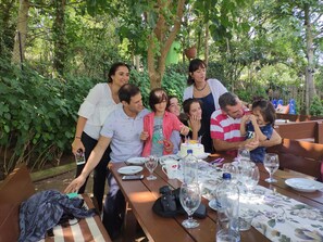 Tempat makan outdoor