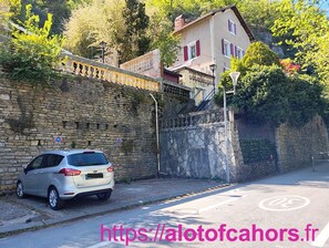 Property grounds - A Lot Of Cahors - The Purple Room (Cahors)