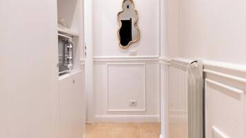 Basic Double or Twin Room, City View | Interior