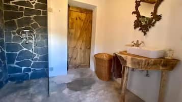 House, 1 Bedroom, Balcony | Bathroom
