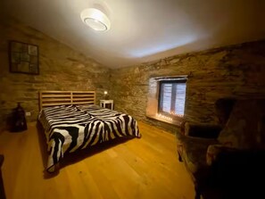 2 bedrooms - Tranquil 3-bedroom House Retreat Near River Beach (Pampilhosa da Serra)