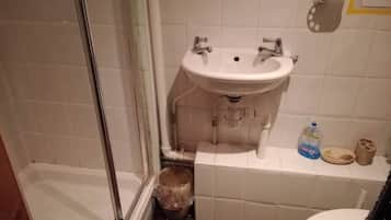 Dusche, Haartrockner, Seife, Shampoo