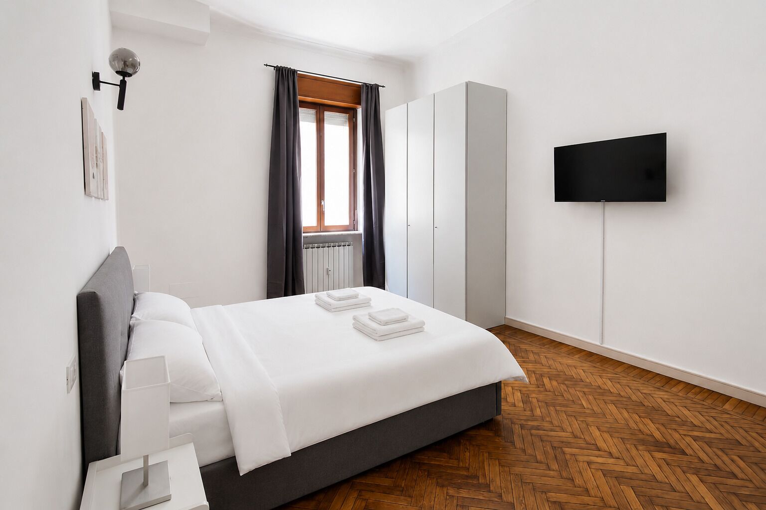 1 slaapkamer, een strijkplank/strijkijzer, gratis wifi, beddengoed