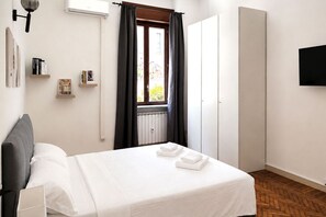 1 slaapkamer, een strijkplank/strijkijzer, gratis wifi, beddengoed