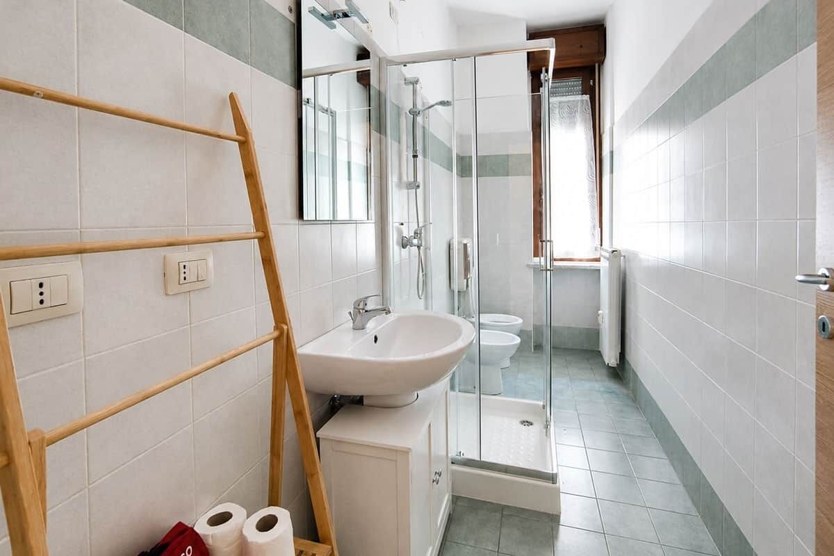 Doccia, asciugacapelli, bidet, asciugamani