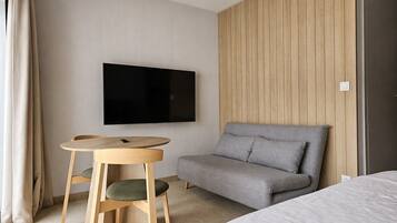 Appartement, balcon, vue piscine | Intérieur