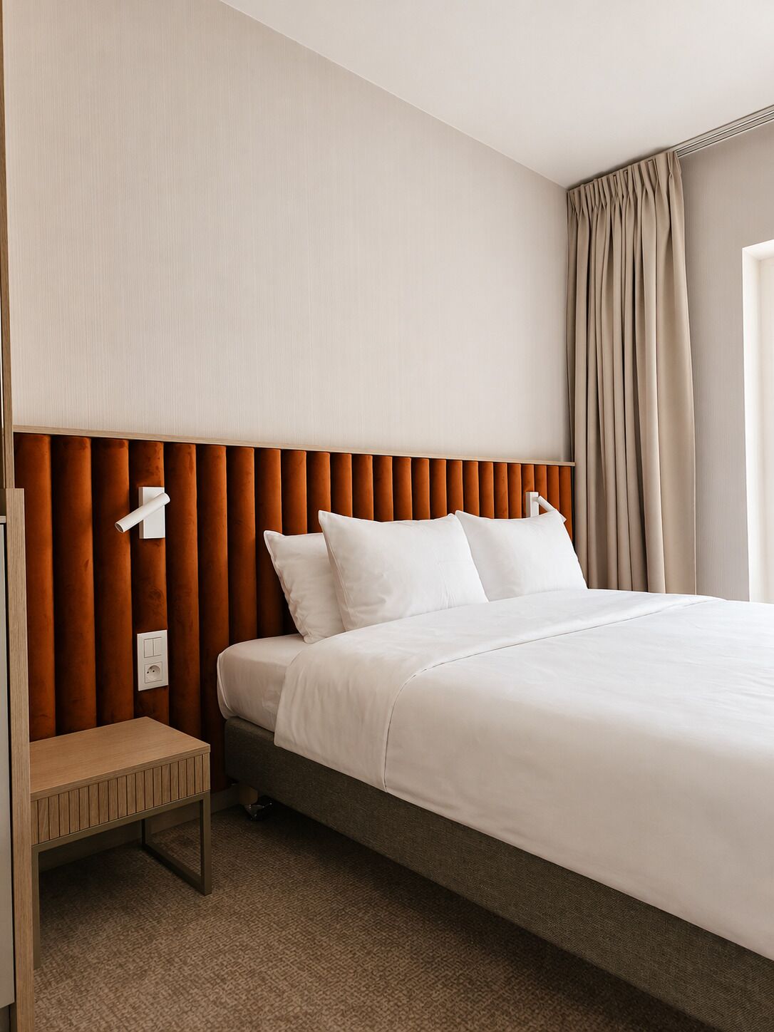 Apartamento, balcón, vistas a la piscina | Tabla de planchar con plancha y wifi gratis