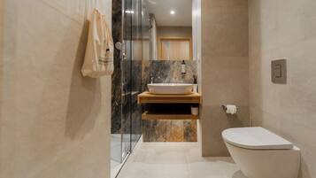 Apartamento, balcón, vistas a la piscina | Baño