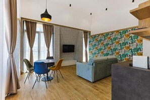 Villa - balkong - utsikt mot poolen | Vardagsrum