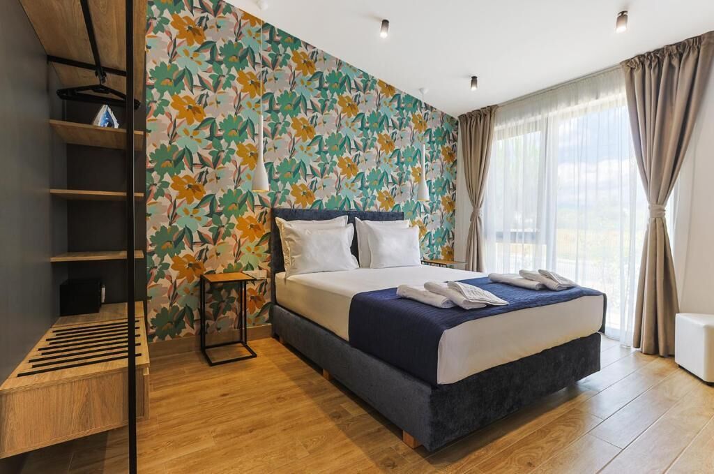 In-room safe, soundproofing, iron/ironing board, free WiFi