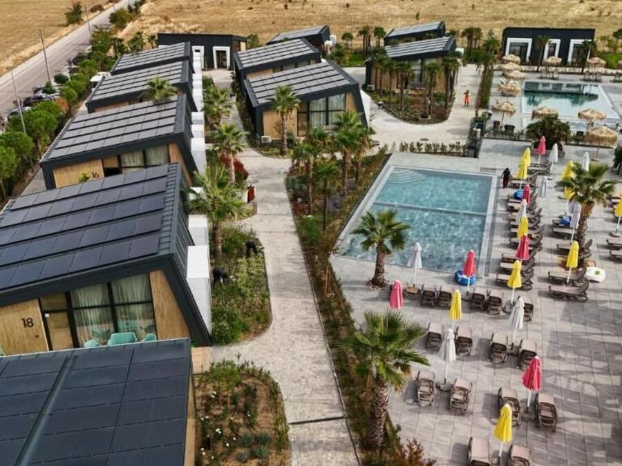 Villa, balkong, bassengutsikt | Basseng | Innendørsbasseng og 6 utendørsbassenger