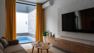 Family Apartment, Lanai | Living area