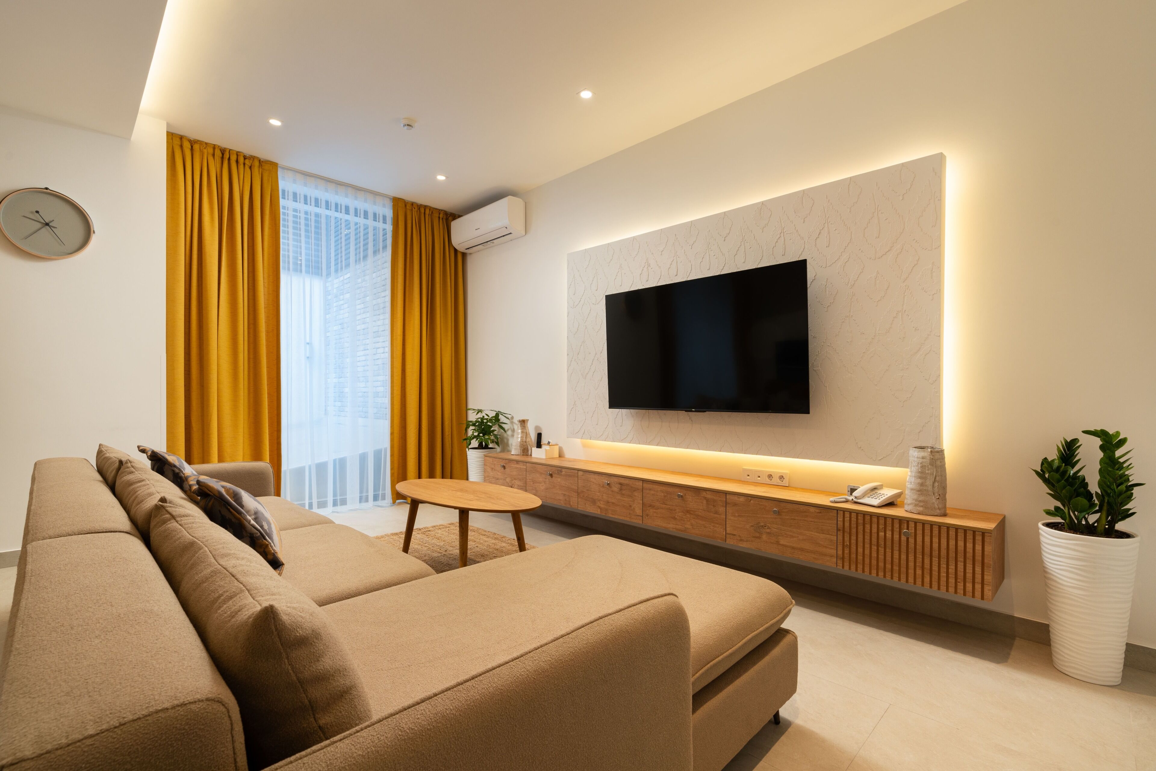 Family Apartment, Lanai | Living area