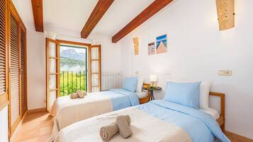 Iron/ironing board, WiFi, bed sheets