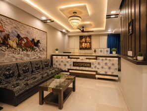 Lobby - Hotel Apollo SpRing Road Odhav Ahemdabad (Ahmedabad)