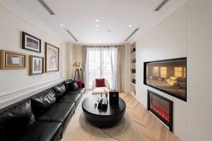 Suite Mewah, balkon, pemandangan kota | Area keluarga