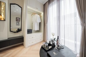 Quarto standard, sacada | Parte interna