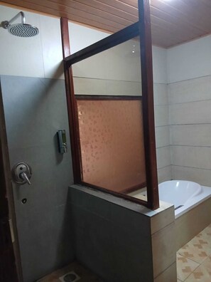 Kamar Double Deluks | Kamar mandi
