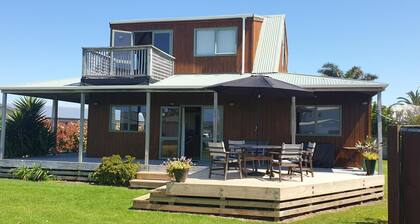 Entire home in Whitianga, Close to beach & easy walk to the town centre.