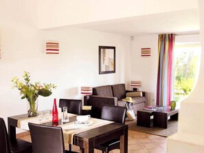 House | Dining - Golf Villa in Mazamet With Pool (Roquebrune-sur-Argens)