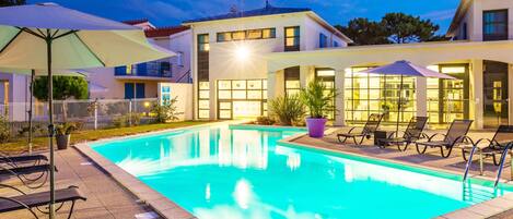Apartamento | Piscina | Una piscina al aire libre, una piscina climatizada