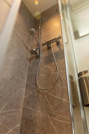 Shower, free toiletries, hair dryer, towels - Roatel Zella-Mehlis A71 (Zella-Mehlis)