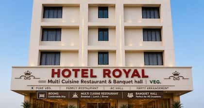 Royal Palace Hotel Surat Velanja