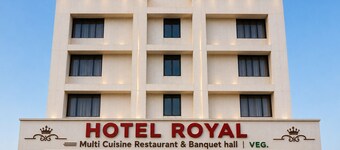 Royal Palace Hotel Surat Velanja