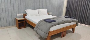 Desk, laptop workspace, free WiFi - Royal Palace Hotel Surat Velanja (Velanja)