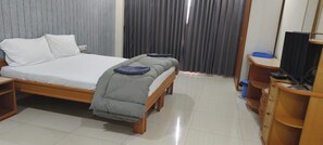 Egyptian cotton sheets, premium bedding, memory-foam beds, desk