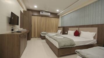 Family Room | Egyptian cotton sheets, premium bedding, memory-foam beds, desk