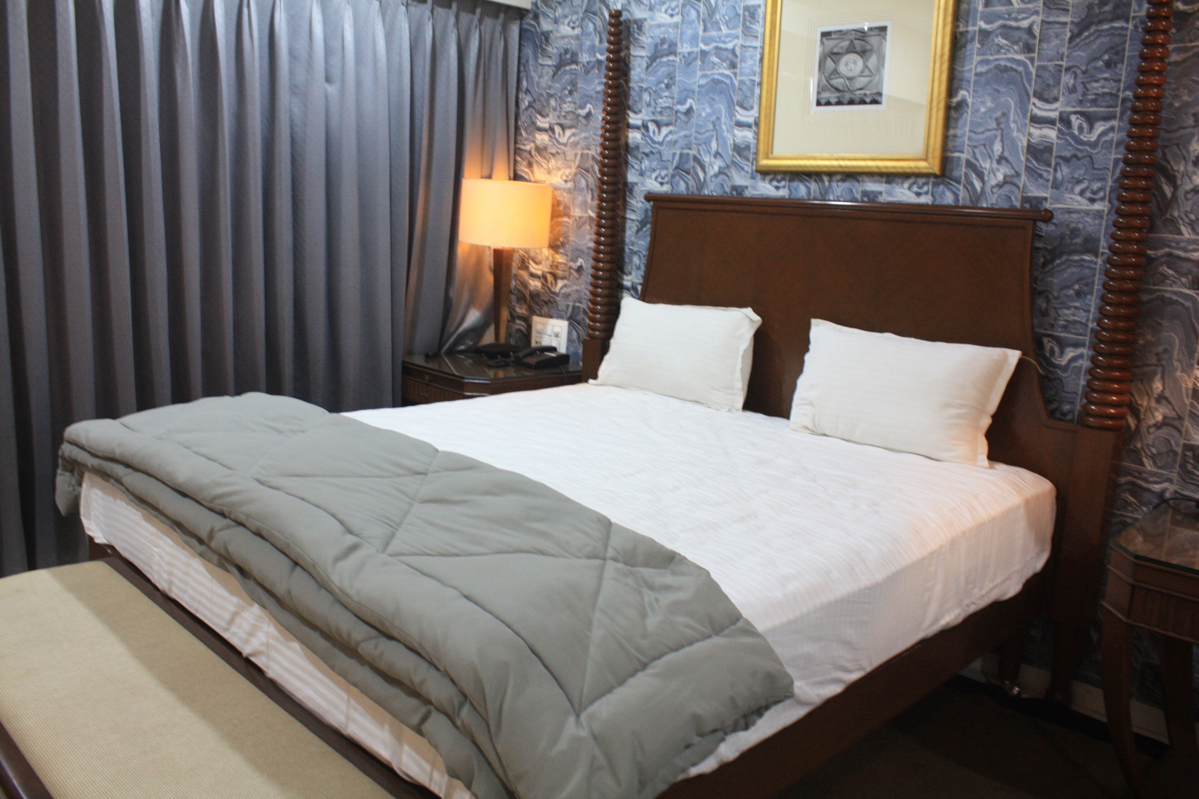 Luxury Room. Royal Palace Hotel Surat Velanja