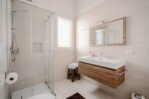 Bathroom - Vrbo Property (Melendugno)