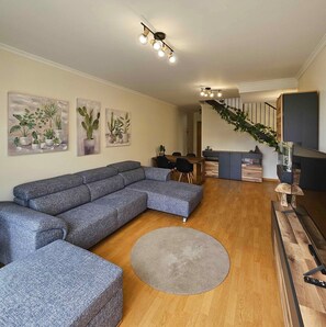 Living area - A SELVA • T2 Apartment in Caniço • 10 Minutes from Funchal (Caniço)