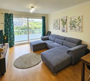 Living area - A SELVA • T2 Apartment in Caniço • 10 Minutes from Funchal (Caniço)