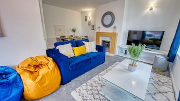 Standard House | Living area | Smart TV, Netflix, streaming services