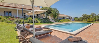 Apartment 'Monte Do Poço Country House' with Private Pool, Wi-Fi and Air Conditioning