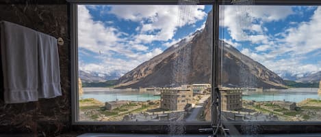 Executive Double Room, Balcony, Lake View | Interior