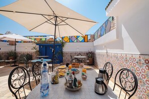 Outdoor dining - Riad Fabi (Marrakech)