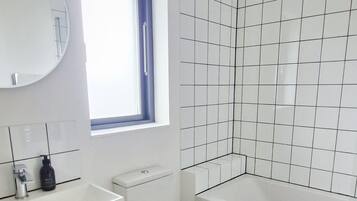 Maison, 2 chambres | Salle de bain