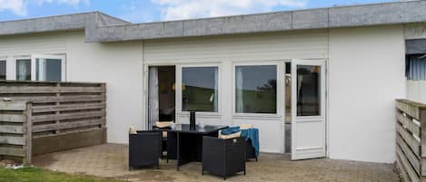 Panoramic Apartment, Lillebælt View - 12E | Restaurante al aire libre