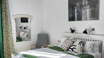 Zimmersafe, Schreibtisch, Bügeleisen/Bügelbrett, kostenloses WLAN